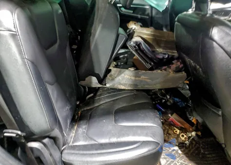 2022 Ford Edge Titanium z USA, uszkodzony, nr VIN 2FMPK4K96NBA07127